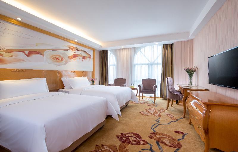 Vienna Hotel Banxuegang Road เซินเจิ้น ภายนอก รูปภาพ