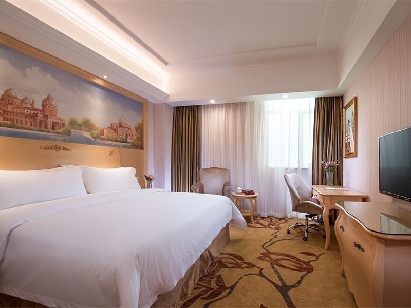 Vienna Hotel Banxuegang Road เซินเจิ้น ภายนอก รูปภาพ