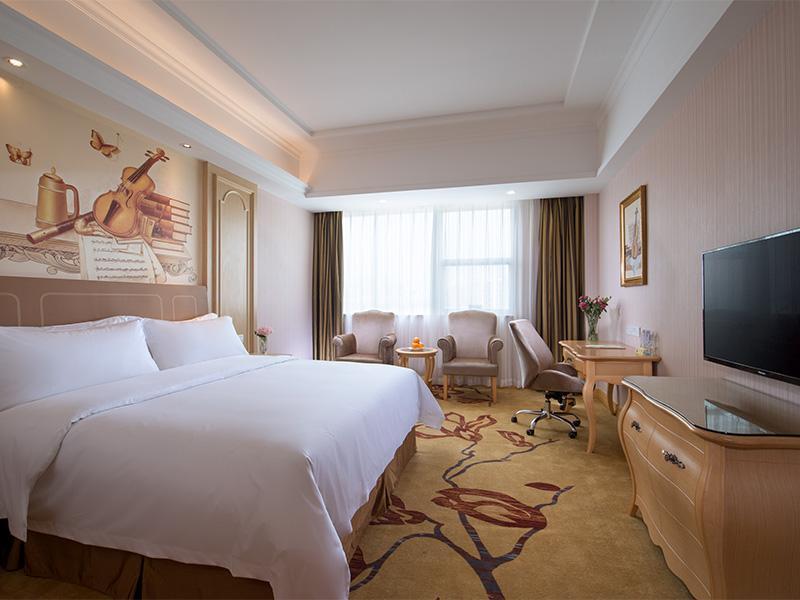 Vienna Hotel Banxuegang Road เซินเจิ้น ภายนอก รูปภาพ